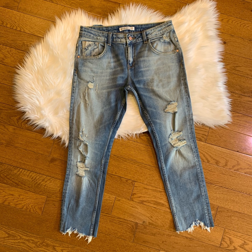 NWOT Zara Ripped and Distressed boyfriend Jeans